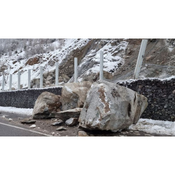 По причине камнепада дорога Медеу - Шымбулак в Алматы была закрыта для движения
